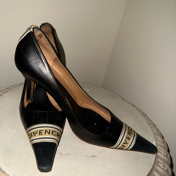 Givenchy - Picture 2 of 2